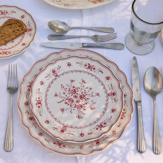 Vila White/Red Salad Plate