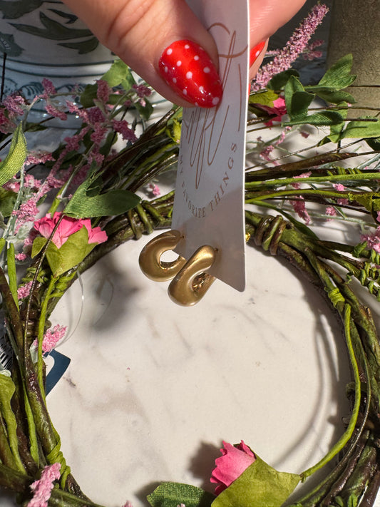 Sculpted Gold Curve Hoops