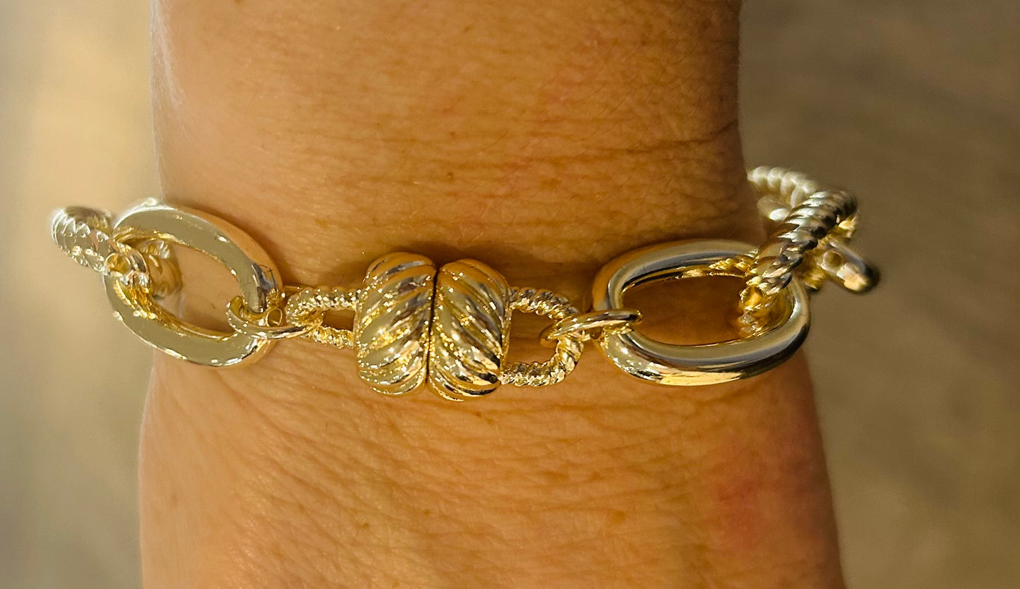 Magnetic Gold Oval Link Bracelet