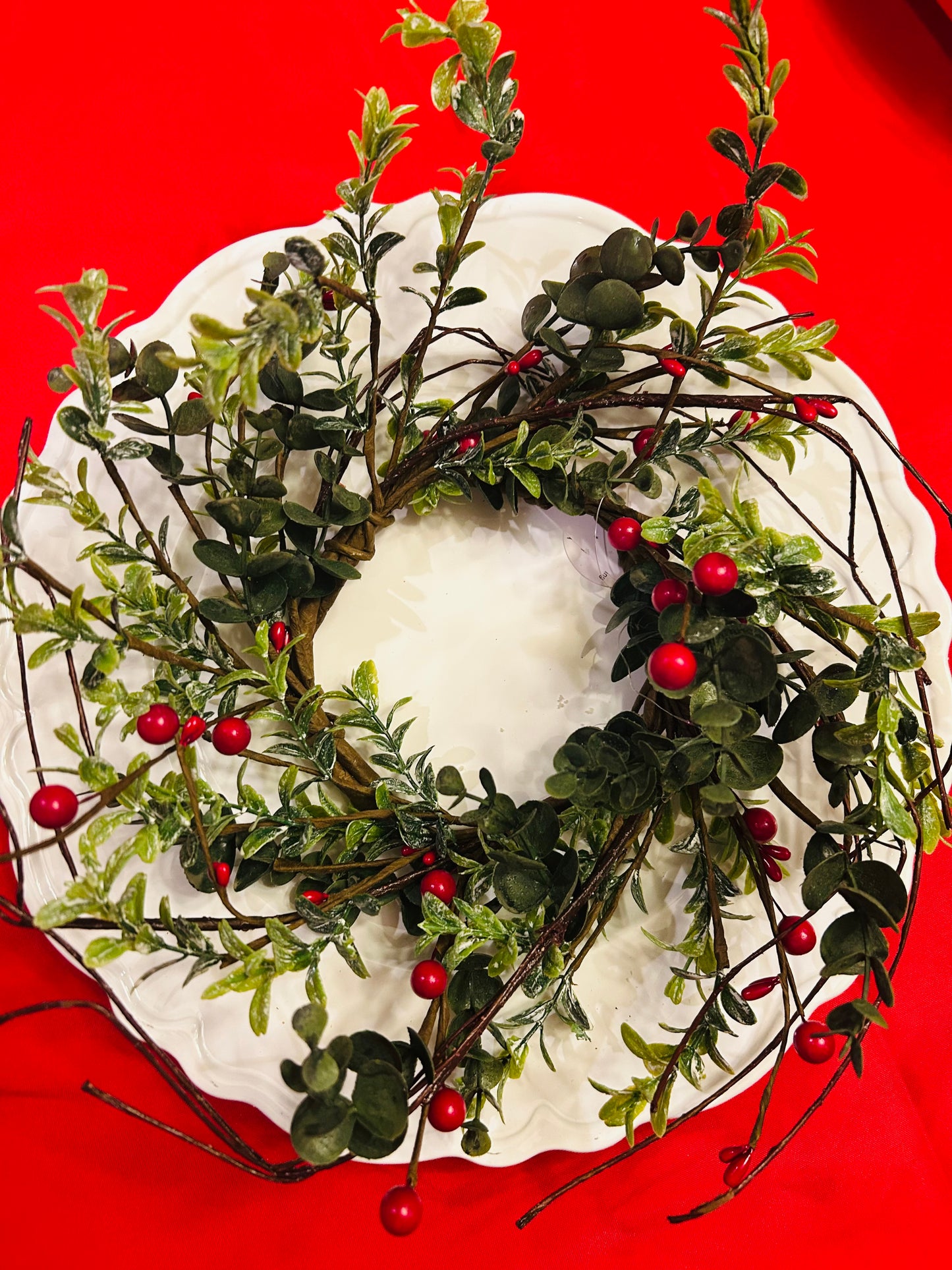 Bountiful Boxwood Berry Candle Ring 5"