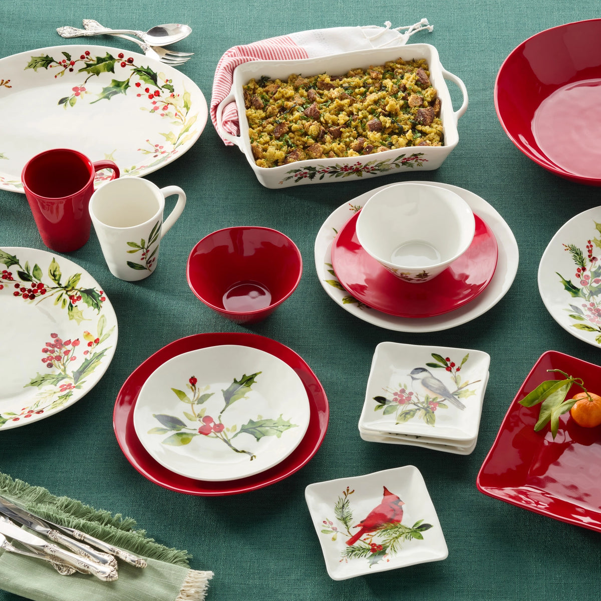 Holly and Vine Dinner Plate 11 in