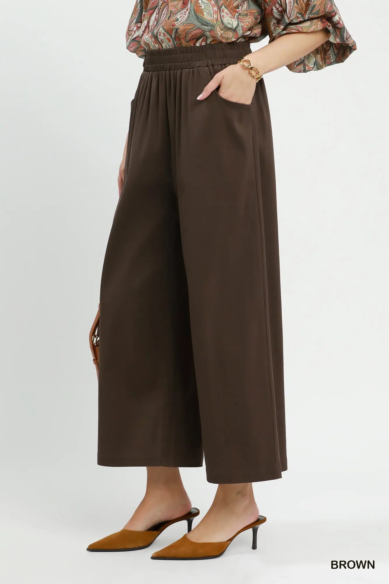 Brown Wide Leg Pull-On Crop Pants with Pockets
