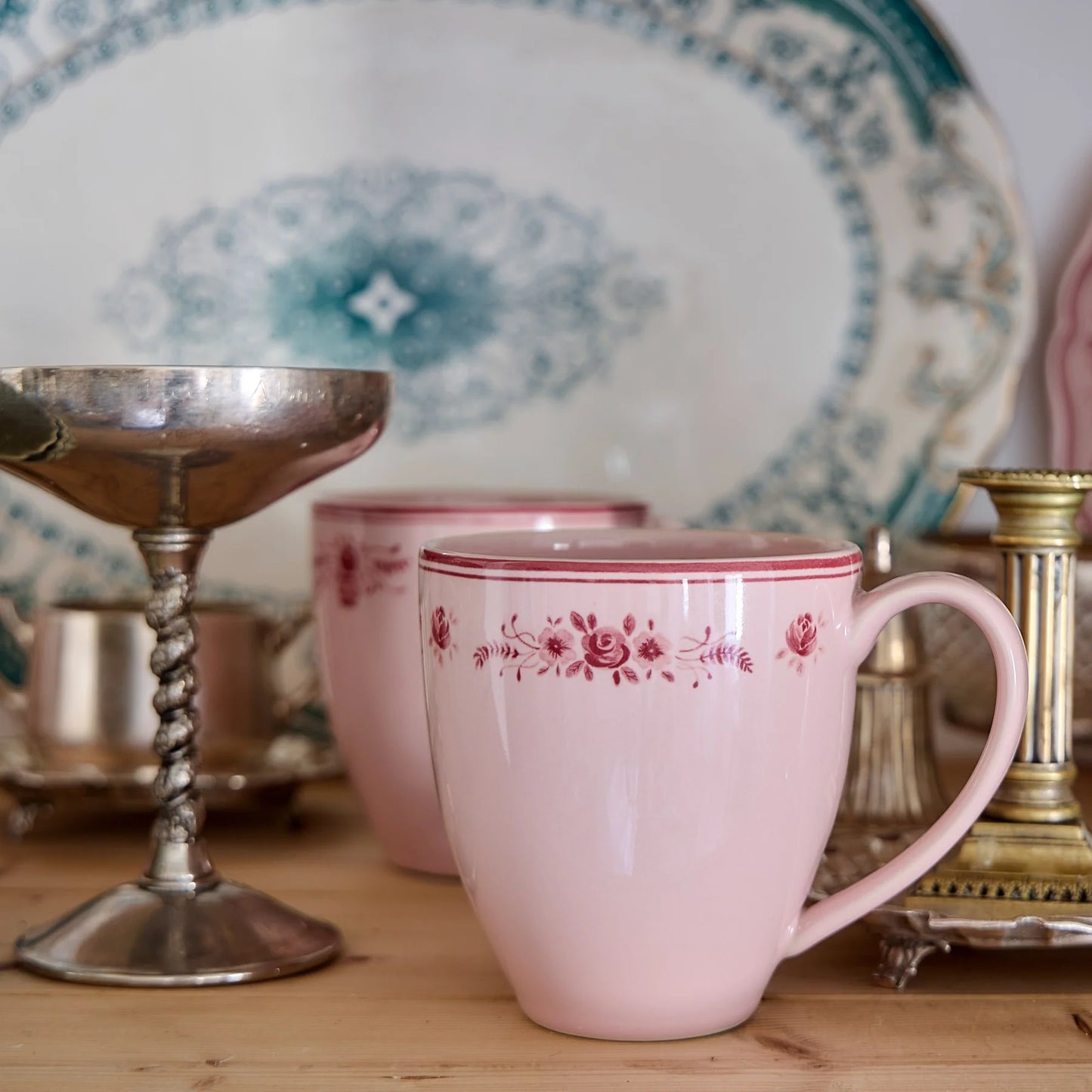 Vila Pink/Red Mug