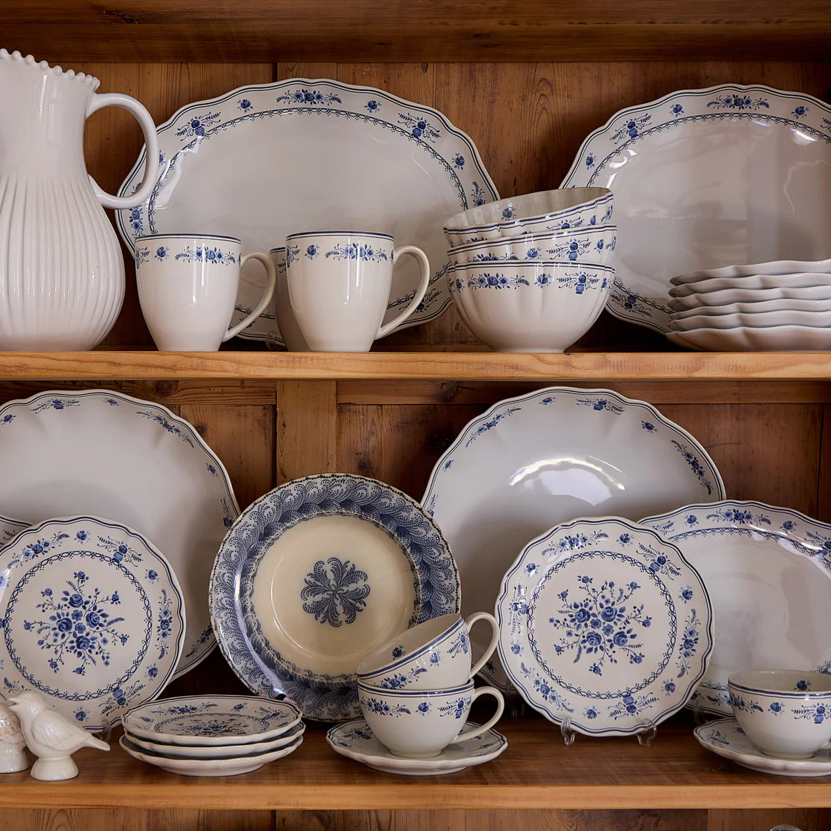 Vila White/Blue Mug