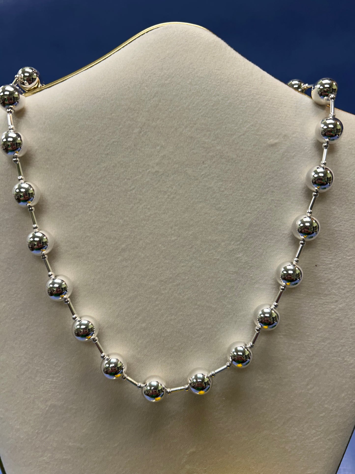 Medium Silver Magnetic Clasp Necklace