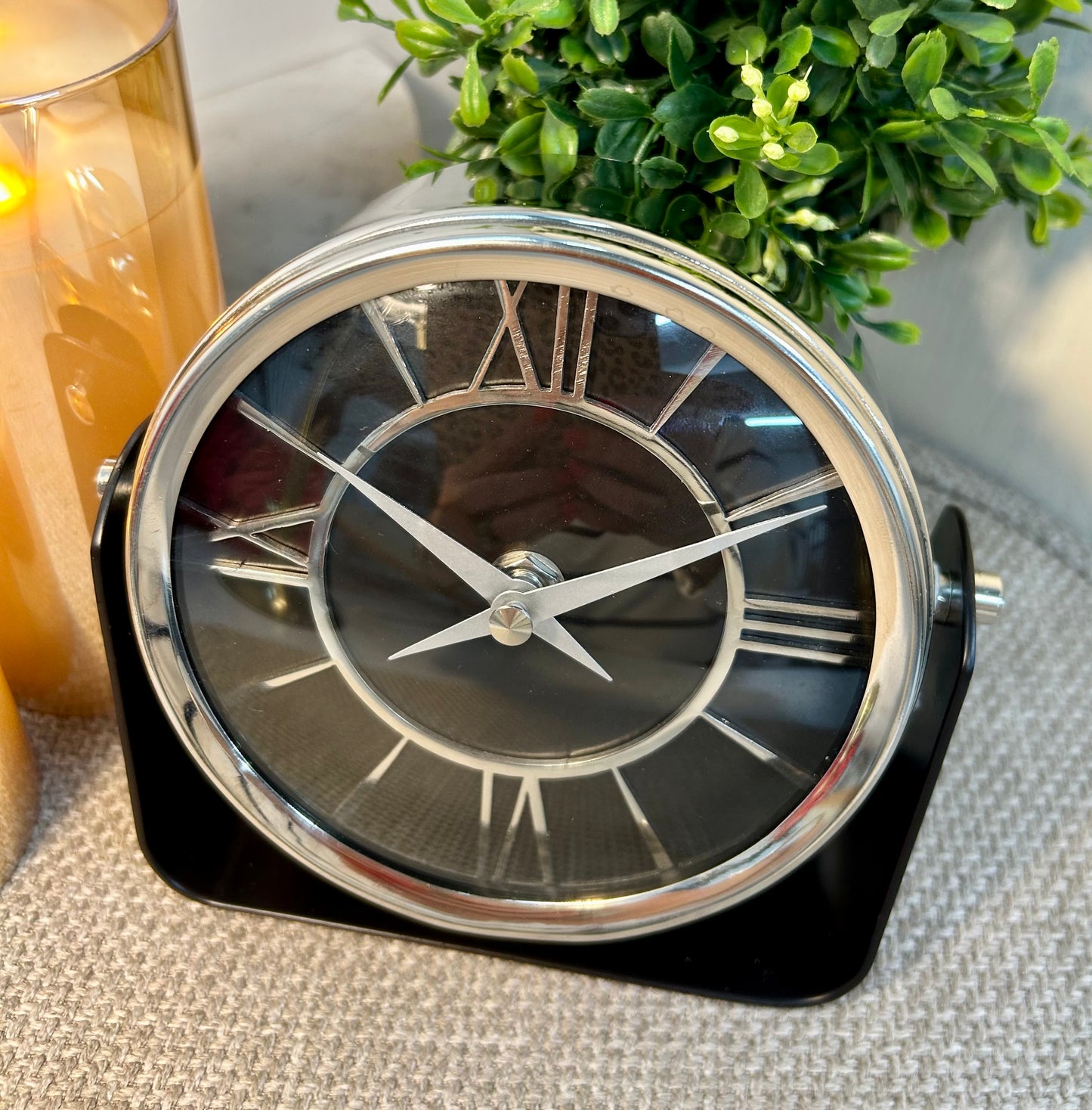 5.75 Inch Silver Round Desk Clock