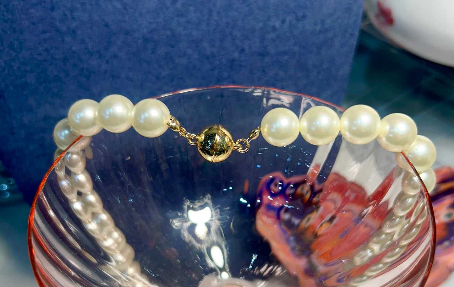 Water Resistant 12MM Pearl with Magnetic Closure