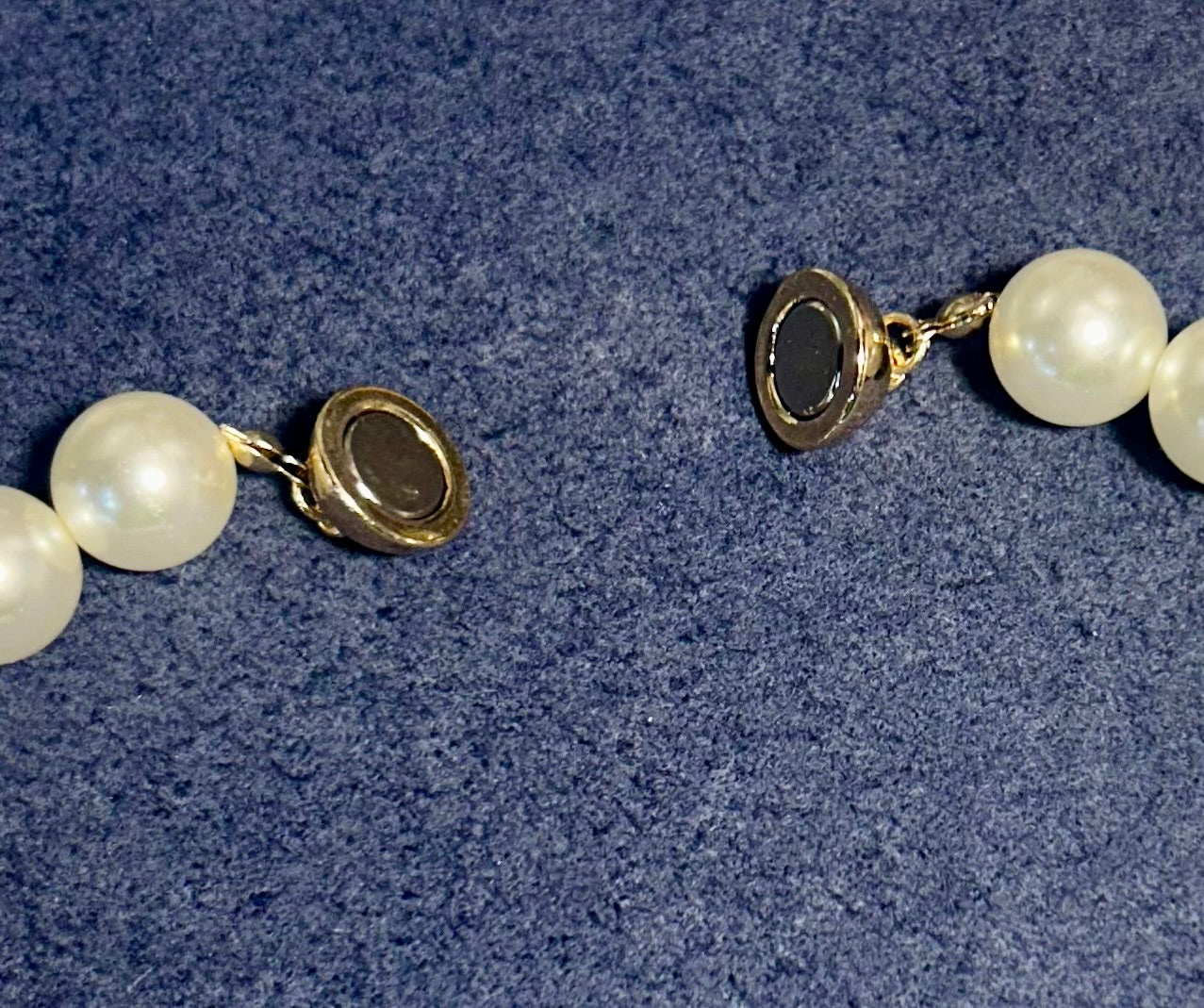 Water Resistant 12MM Pearl with Magnetic Closure