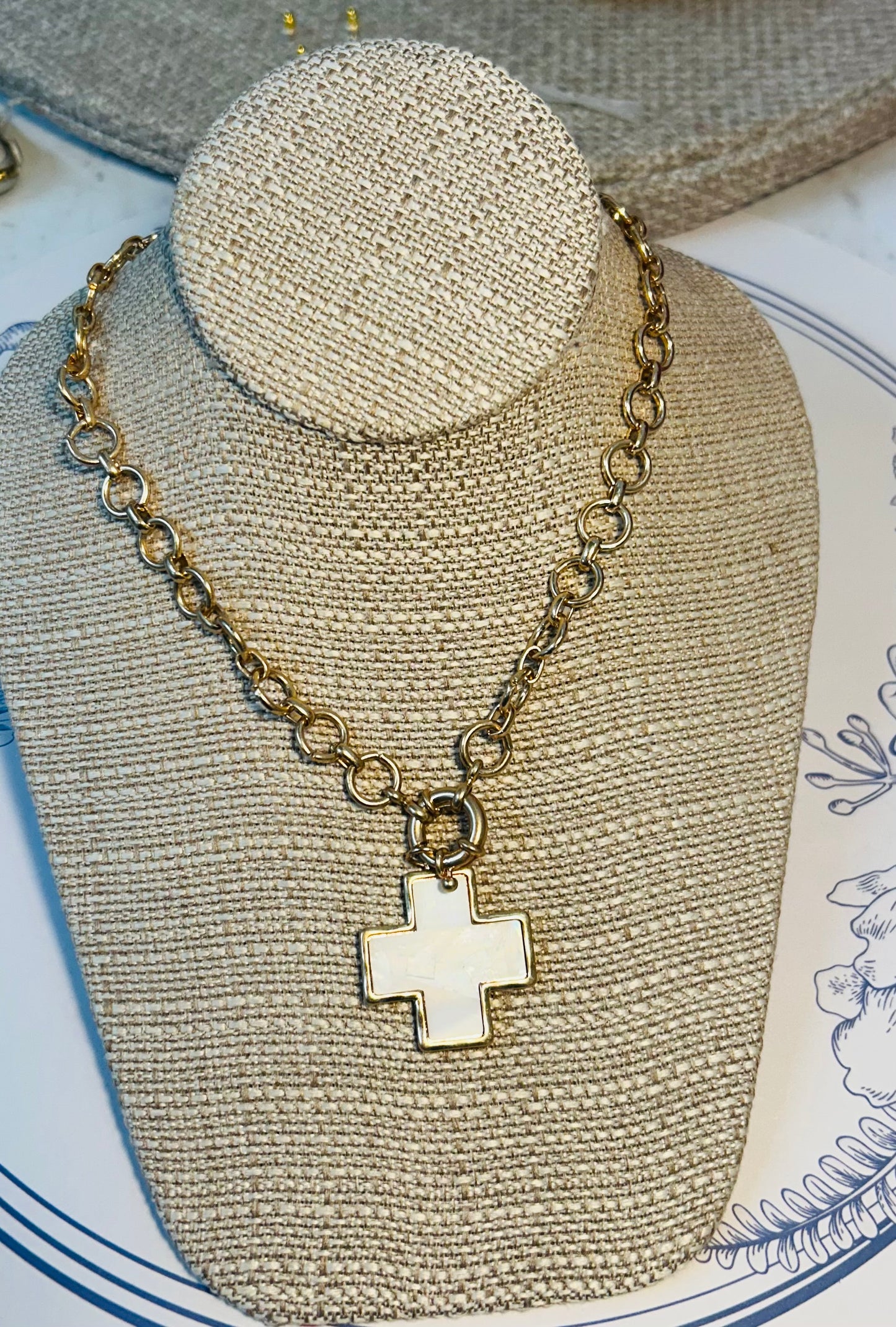 Gold Link Marbled Pearl Cross Necklace