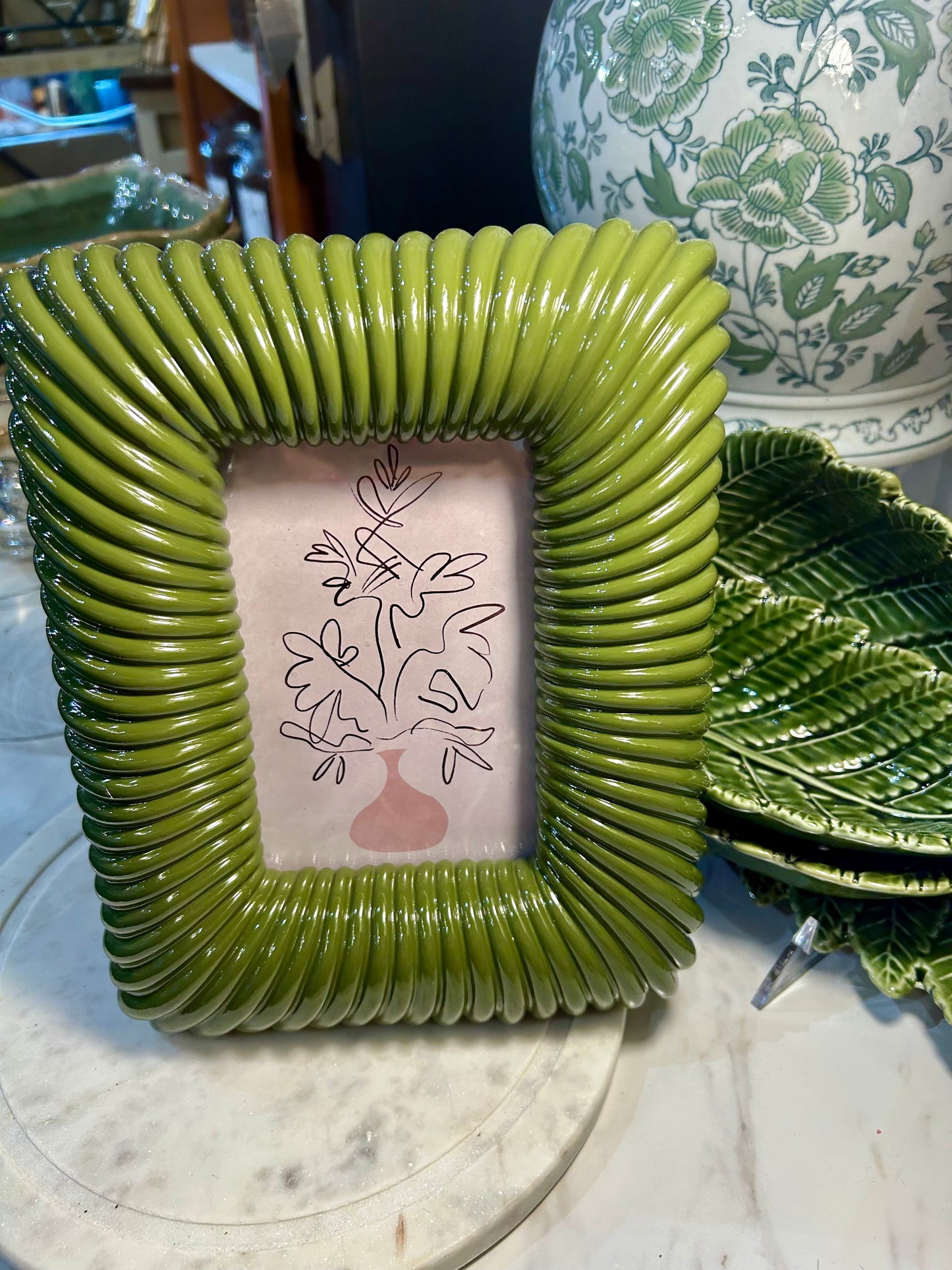 Resin Ribbed Photo Frame (Holds 4" x 6" Photo) (Hangs or Sits)