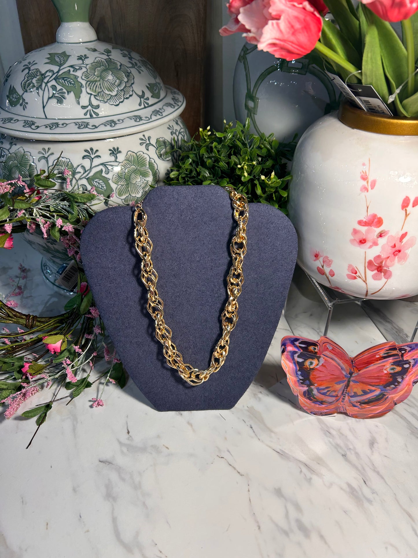 Thick Gold Interlocking Chain Necklace