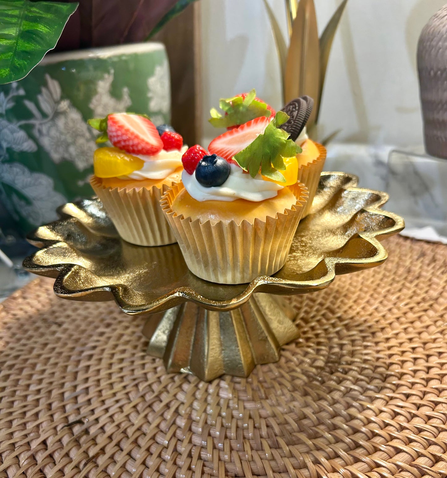 Scalloped Edge Gold Cake Stand