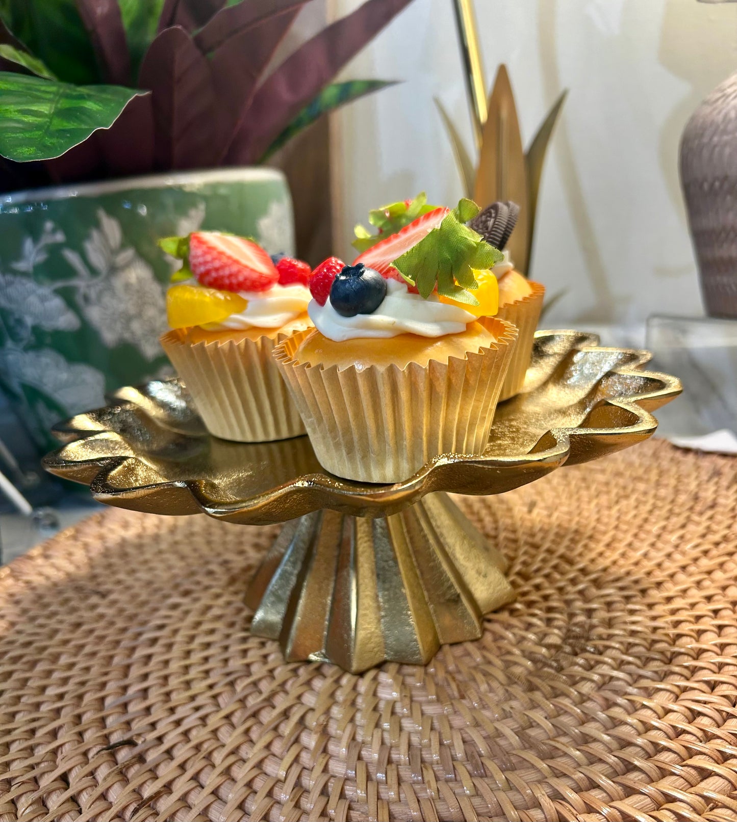 Scalloped Edge Gold Cake Stand