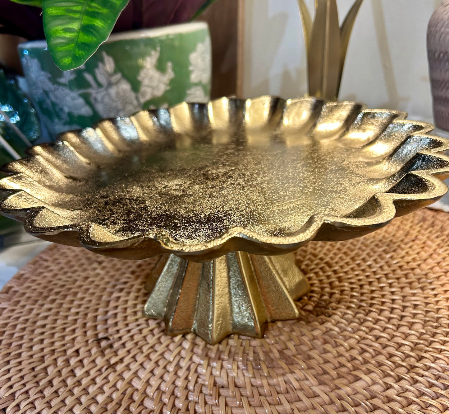 Scalloped Edge Gold Cake Stand