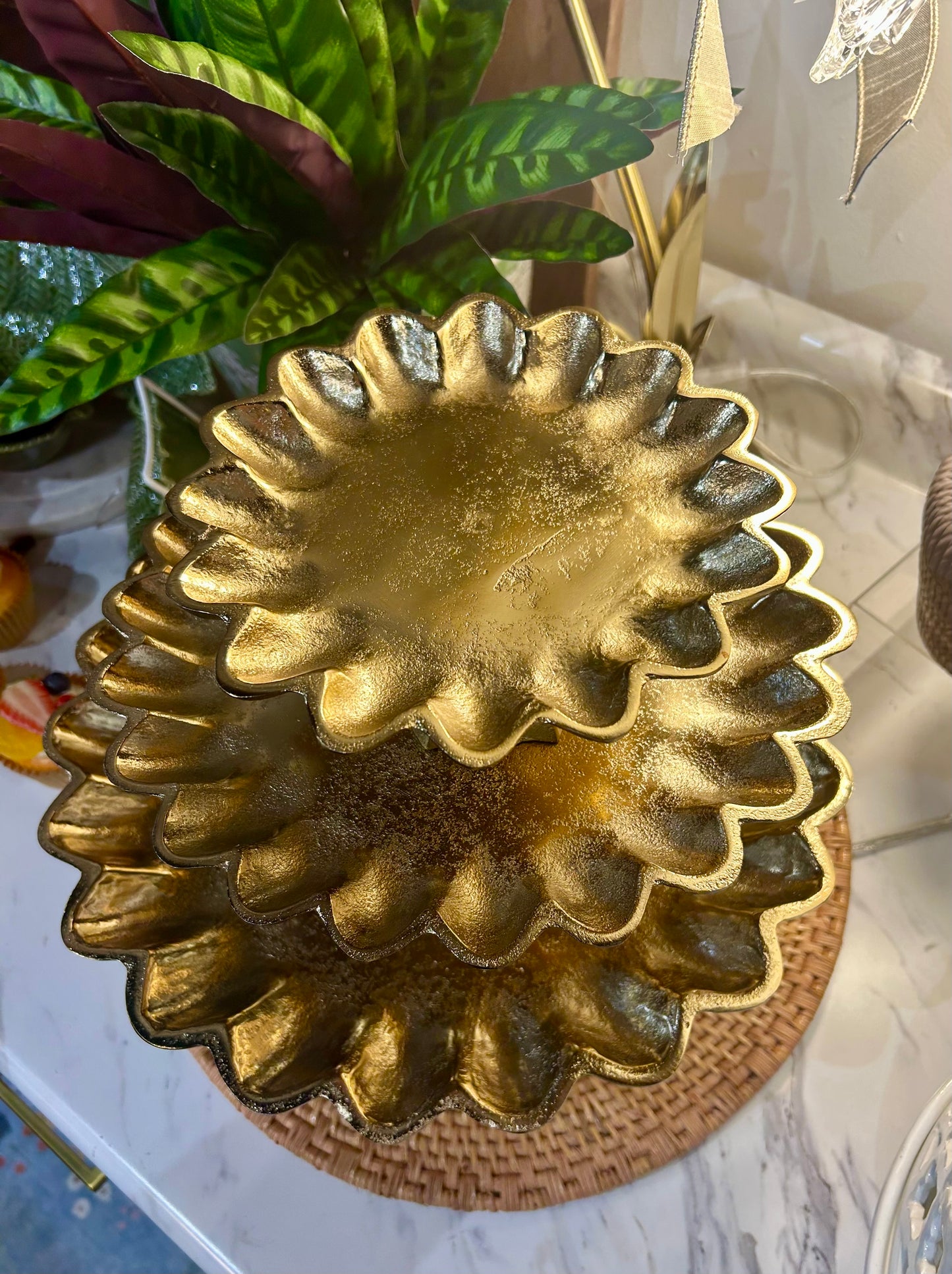 Scalloped Edge Gold Cake Stand