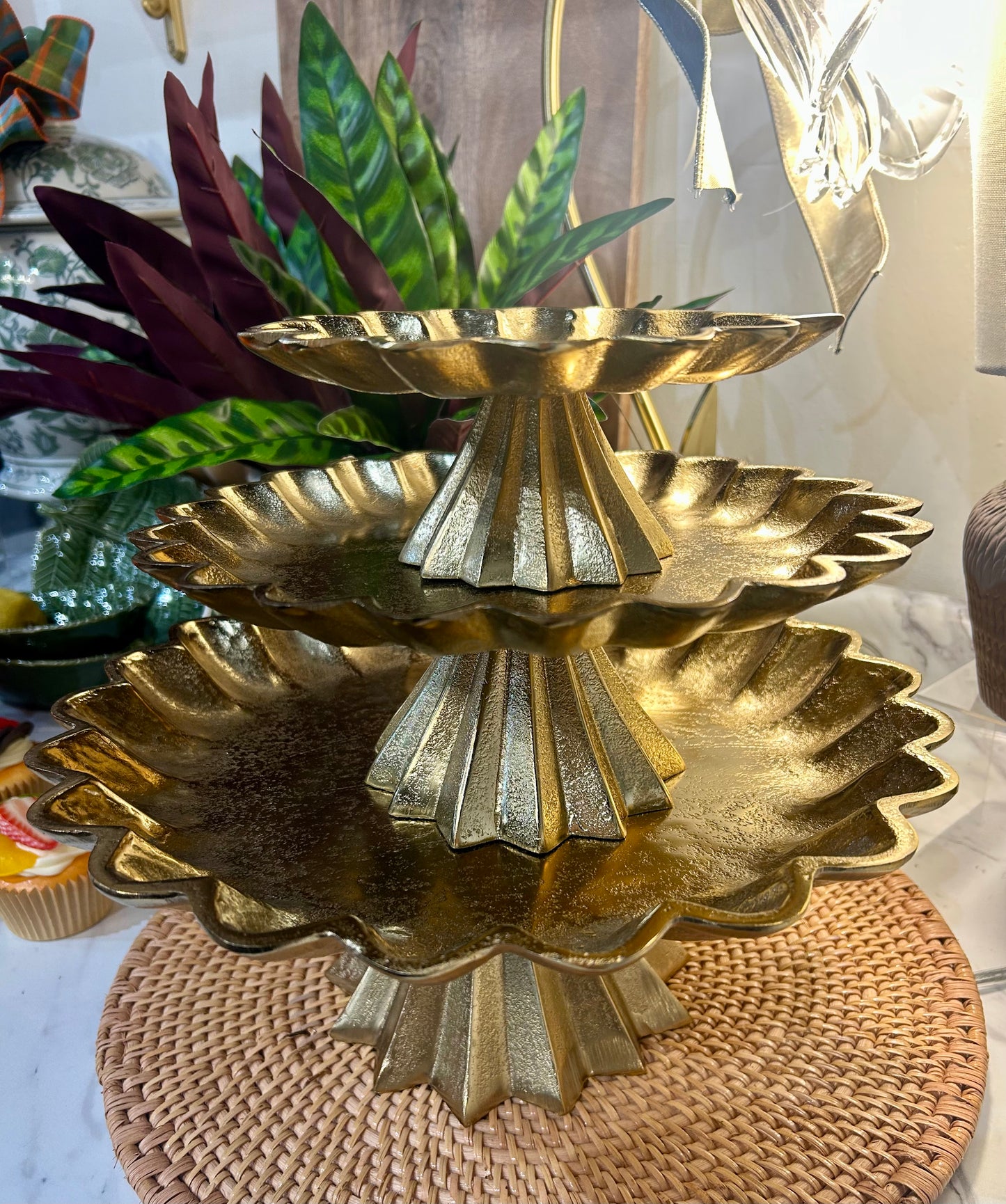 Scalloped Edge Gold Cake Stand