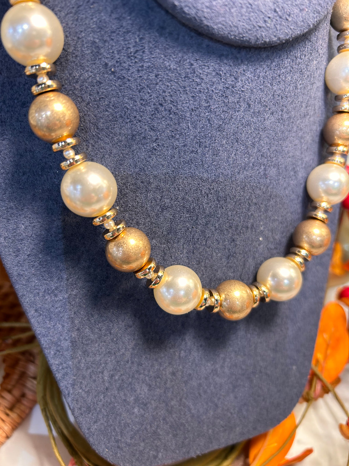 Matte Gold & Pearl Beaded Necklace with Magnetic Closure
