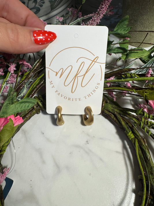Sculpted Gold Curve Hoops