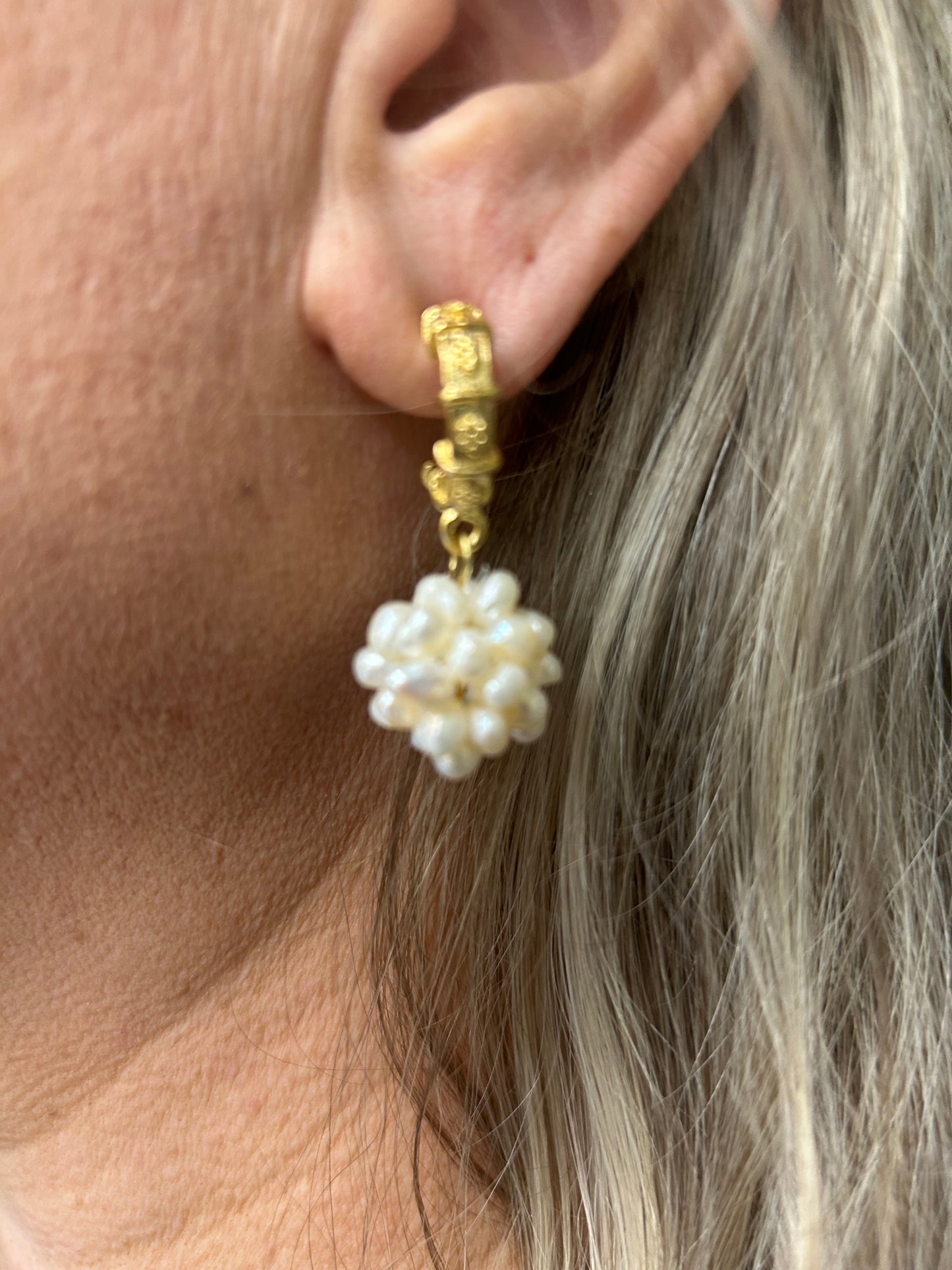 Gold Hoop Pearl Cluster Earrings 1038W