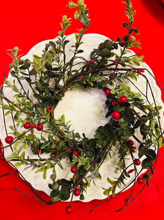 Bountiful Boxwood Berry Candle Ring 5"