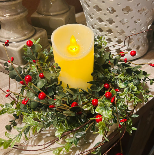 Bountiful Boxwood Berry Candle Ring 5"
